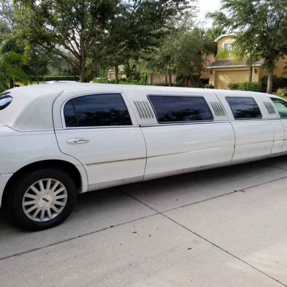 Book Limo Service Vancouver to Whistler with Professional Chauffeurs