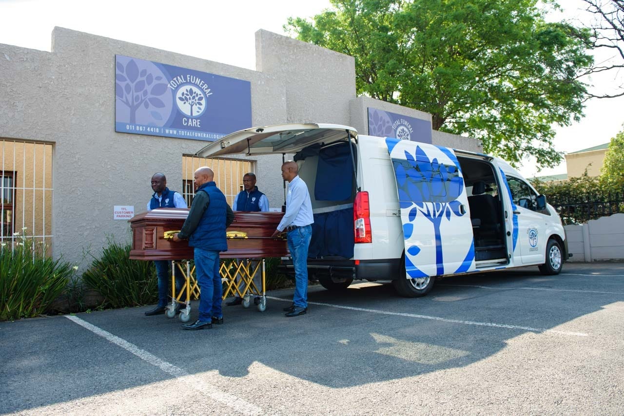 Kako odabrati pouzdano pogrebno preduzeće za međunarodni transport