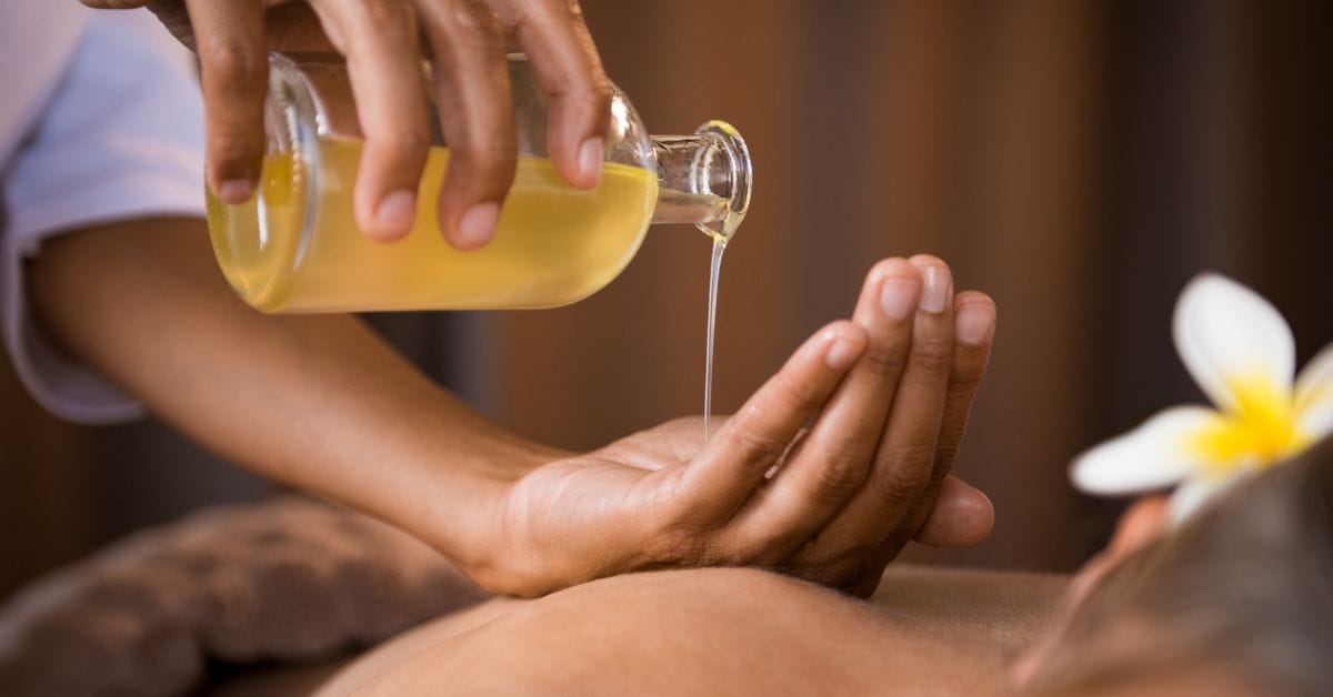 Zertifizierte Kräuterstempel Massage Schulungen für Spa-Teams und Fachpersonal