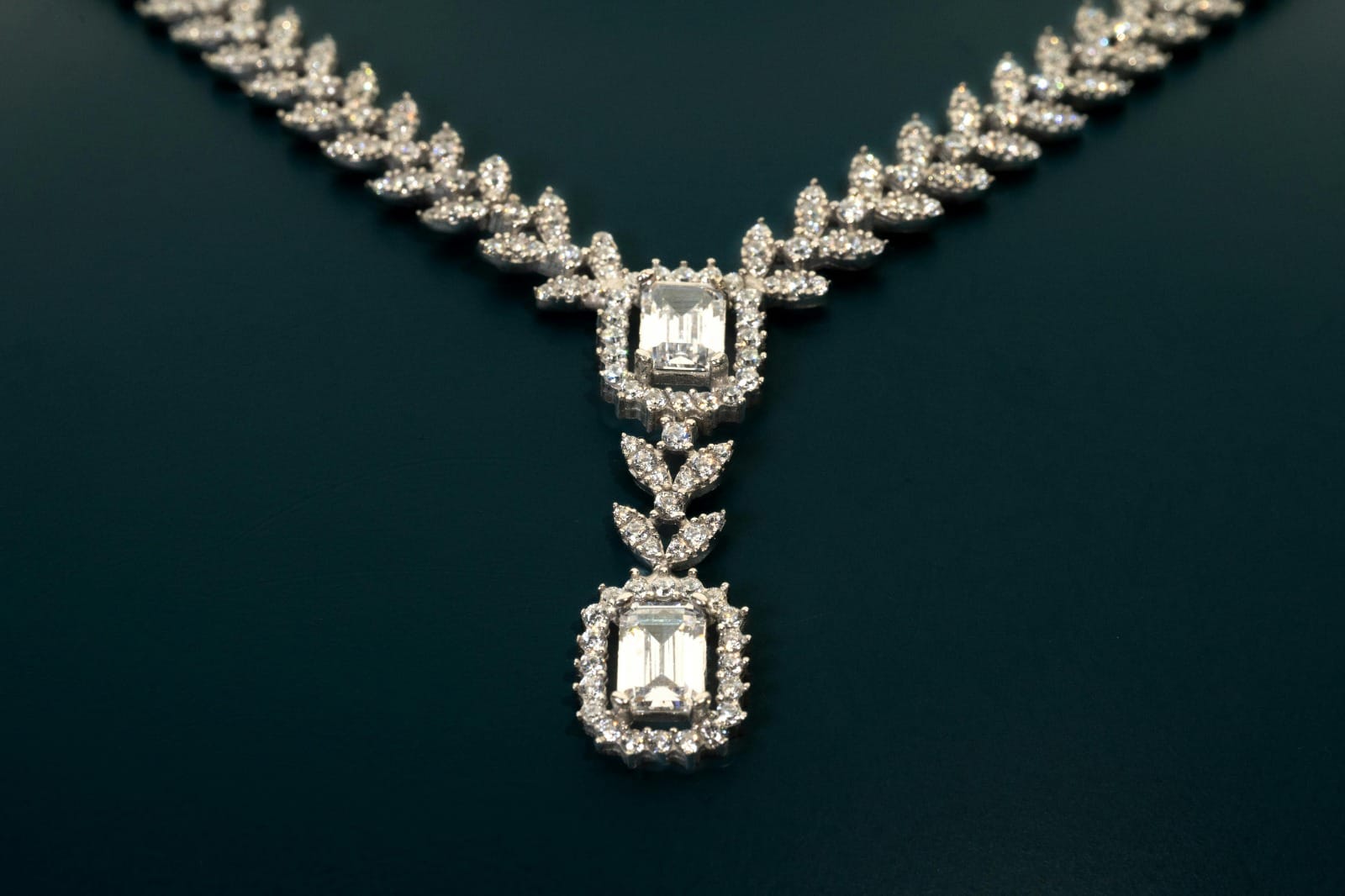 Luxury Gold Necklaces with Diamonds | Swiss Smart Jewellery