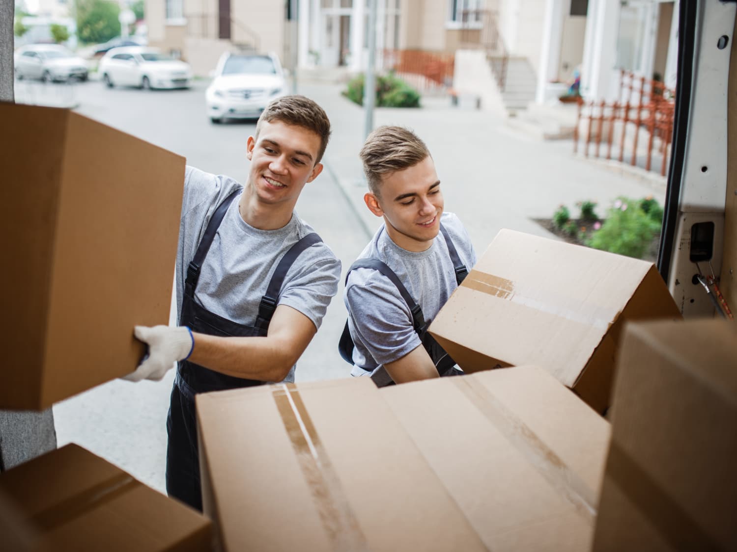 Streamlined Moving Services Edmonton: Making Your Transition Smooth and Stress-Free
